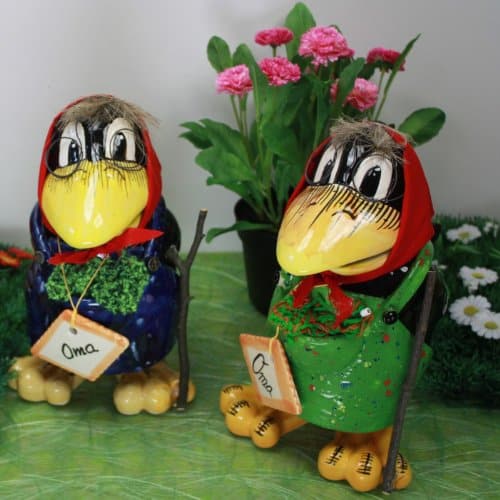 Rabenfigur Oma mit gründer Schürze und Kopftuch