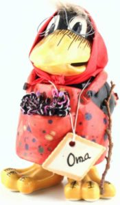 Gartenfigur Rabe - Oma mit rote Schürze rotes Kopftuch