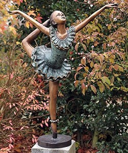 Tanzende Ballerina - Bronzefigur zeigt die Eleganz und Körperspannung des Ballettanzes - Bronzeguss in traditioneller Handarbeit hergestellt.