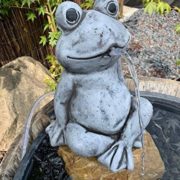 Steinguss Frosch Wasserspeier