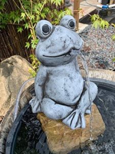 Steinguss Frosch Wasserspeier Teichdeko Gartenfigur