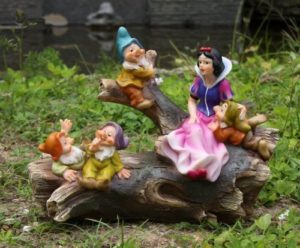 Gartenfiguren kaufen:Schneewittchen mit Zwerge