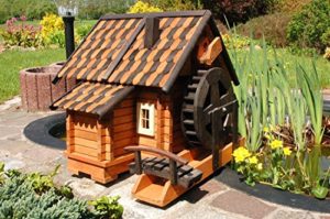 Große Wassermühle aus Holz