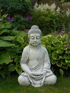 großer Steinguss Buddha frostfest