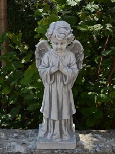 Große Engel Figur betend aus Stein