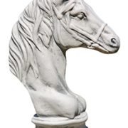 Steinfigur Pferdekopf, Springer, Skulptur aus Steinguss