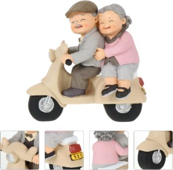 Oma_und_Opa_aud_Moped_Geschenidee_Deko_Rentner_Gartenfigur